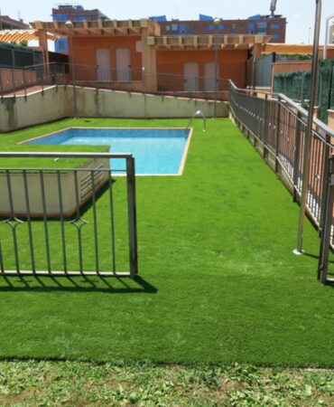 Césped artificial para piscina en Comunidad (2)