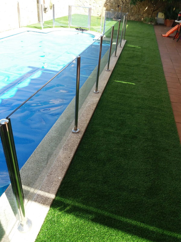 Césped artificial para piscina en Finca (2)