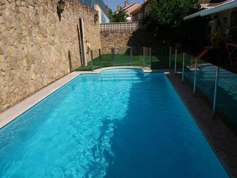 Césped artificial para piscina en Finca (4)