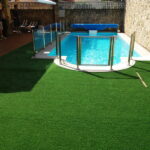 Césped artificial para piscina en Finca (5)