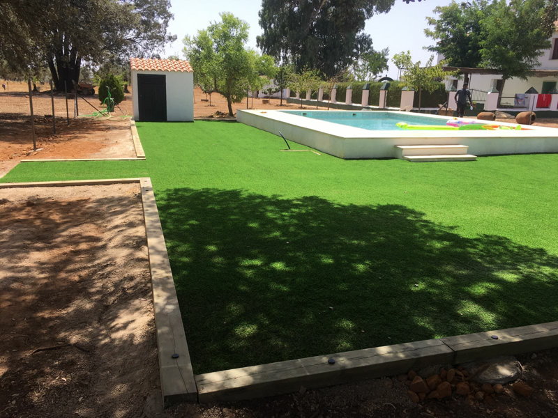 Césped artificial para piscina en Mérida (3)