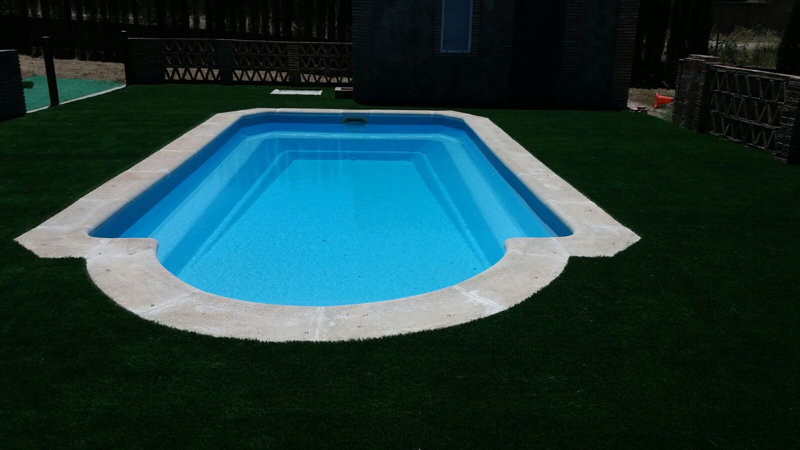 Césped artificial para piscina particular (3)